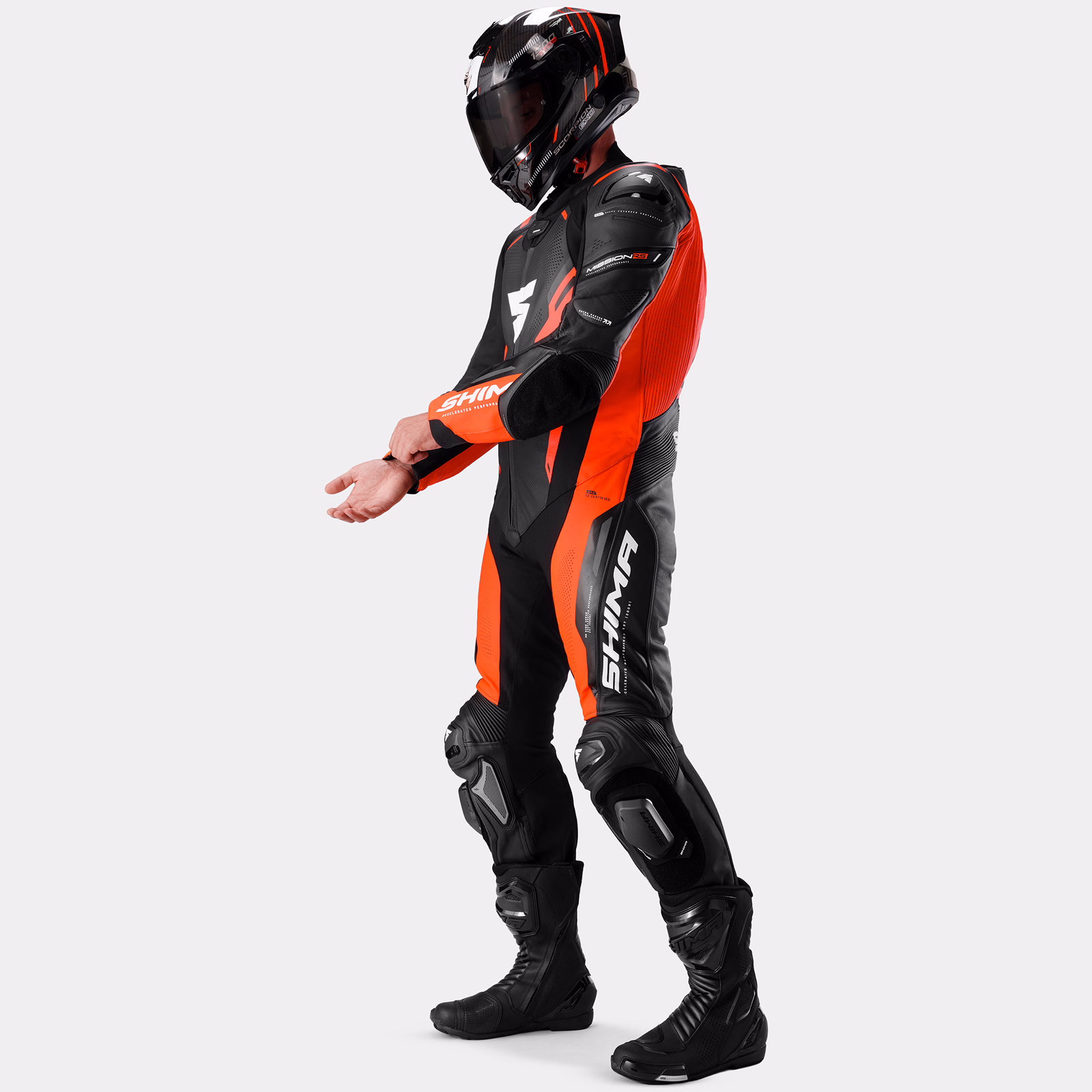 04_SHIMA_MISSION RS_SUIT_MEN_BLACK RED