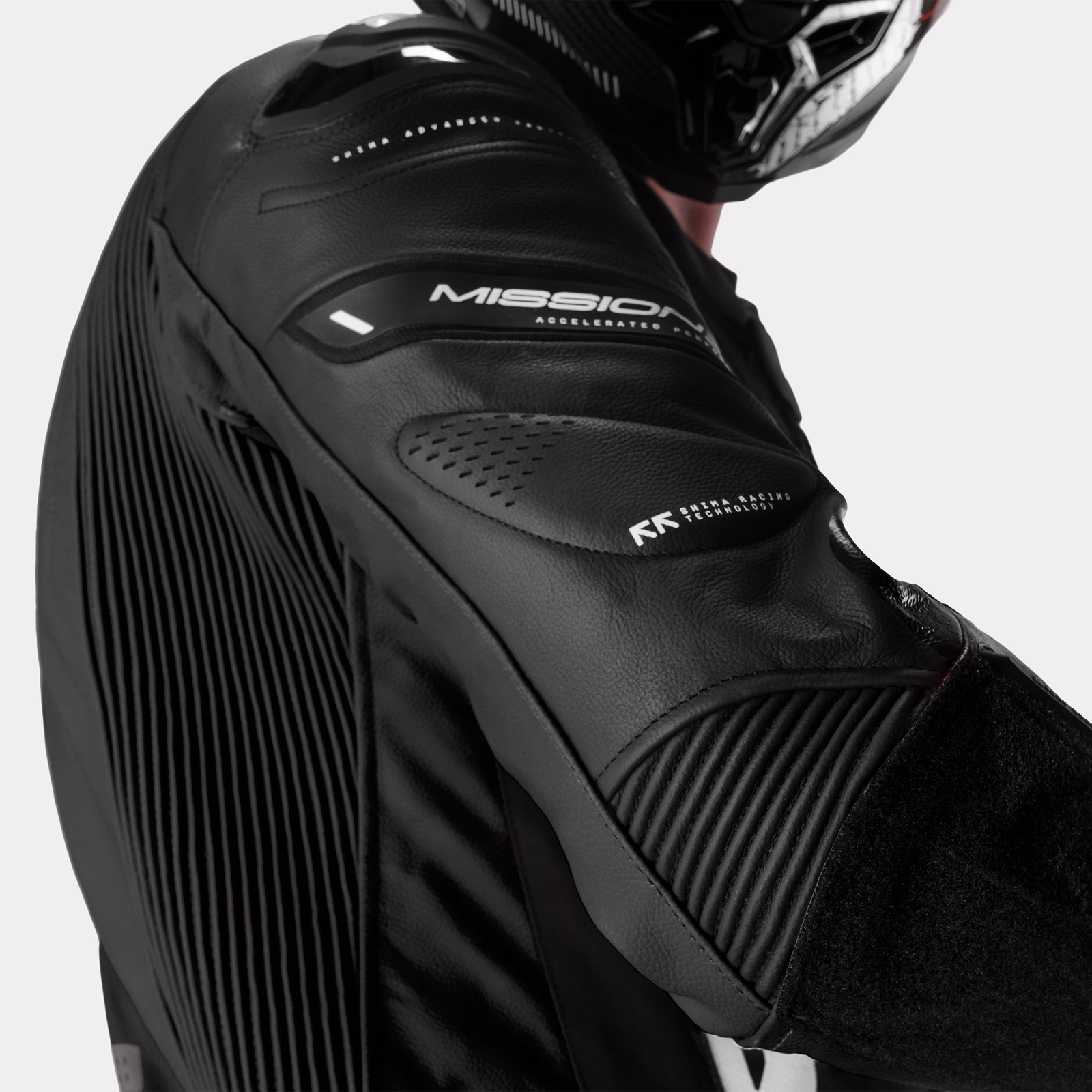 06_SHIMA_MISSION RS_SUIT_MEN_BLACK WHITE
