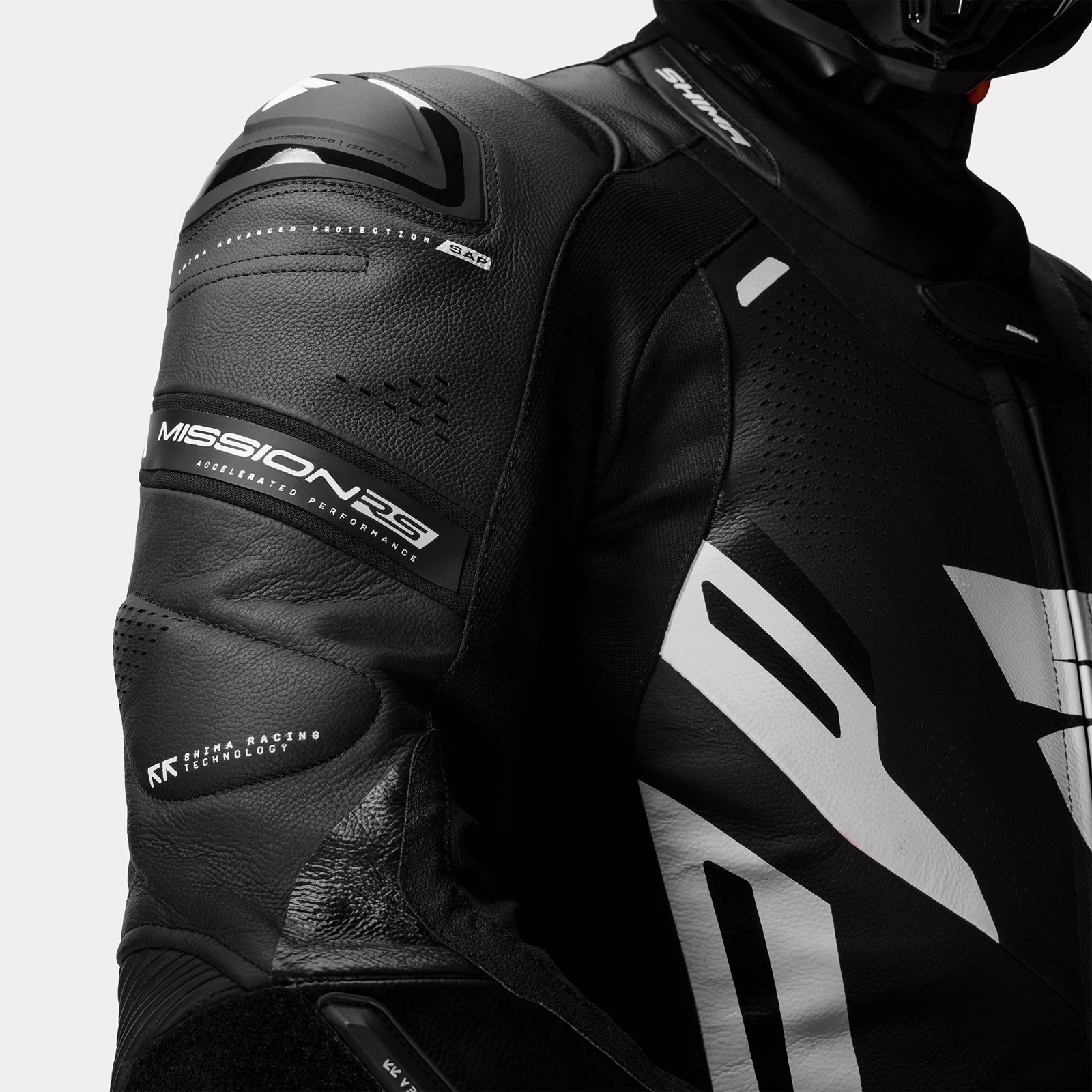 07_SHIMA_MISSION RS_SUIT_MEN_BLACK WHITE