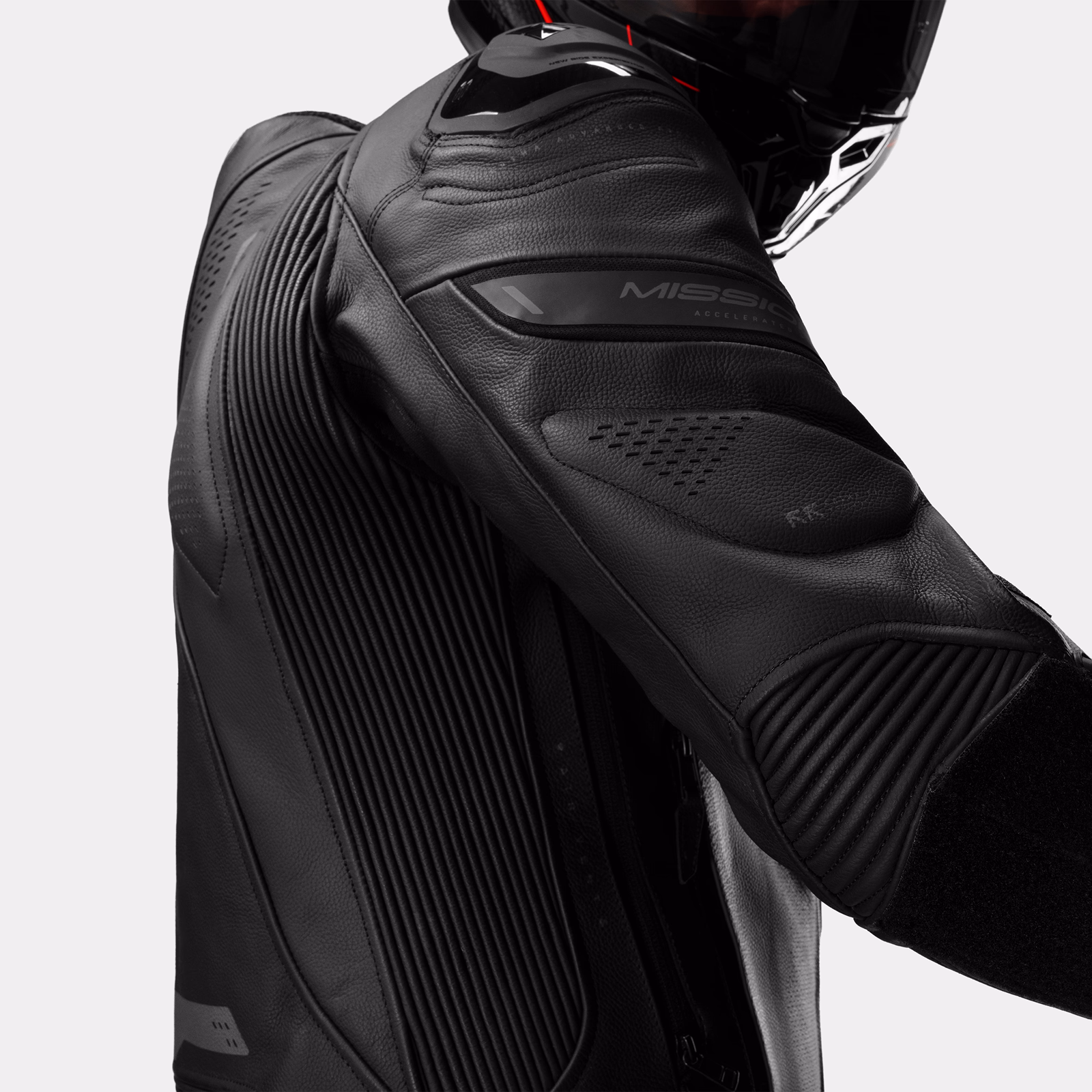 07_SHIMA_MISSION ST_MEN_SUIT_BLACK