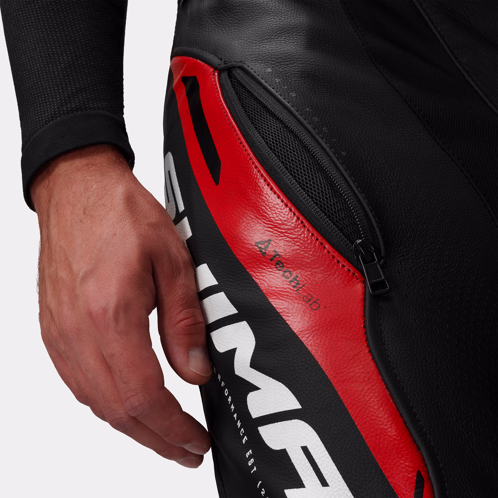 08_SHIMA_MISSION ST_MEN_PNT_BLACK RED
