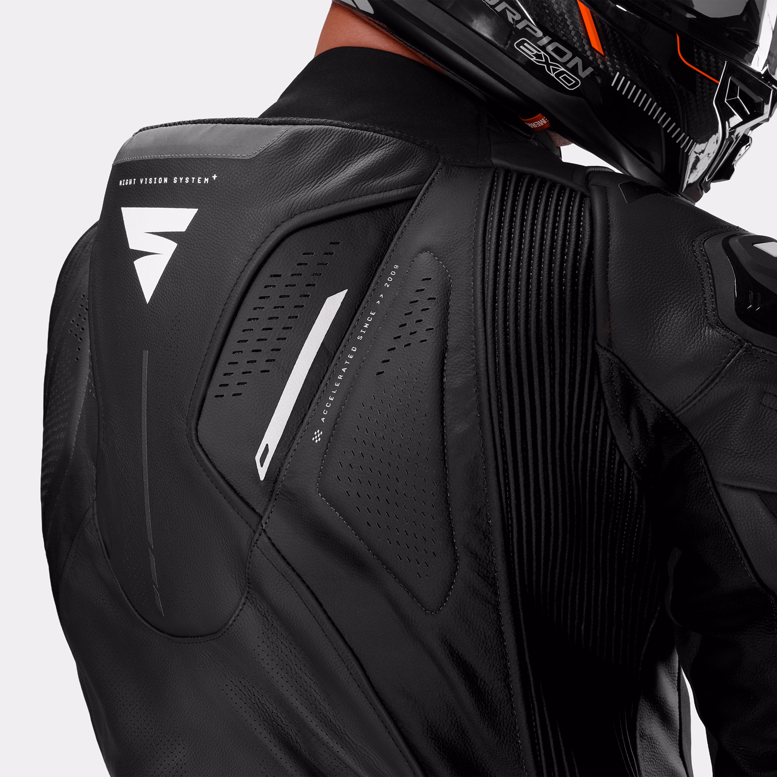 10_SHIMA_MISSION RS_SUIT_MEN_BLACK WHITE