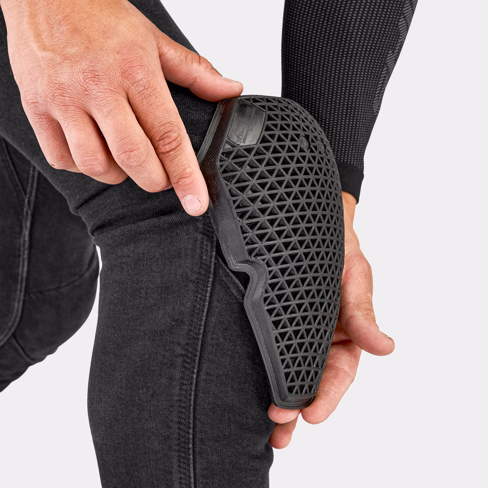 11_SHIMA_DEVON_PNT_MEN_BLACK_2500x2500