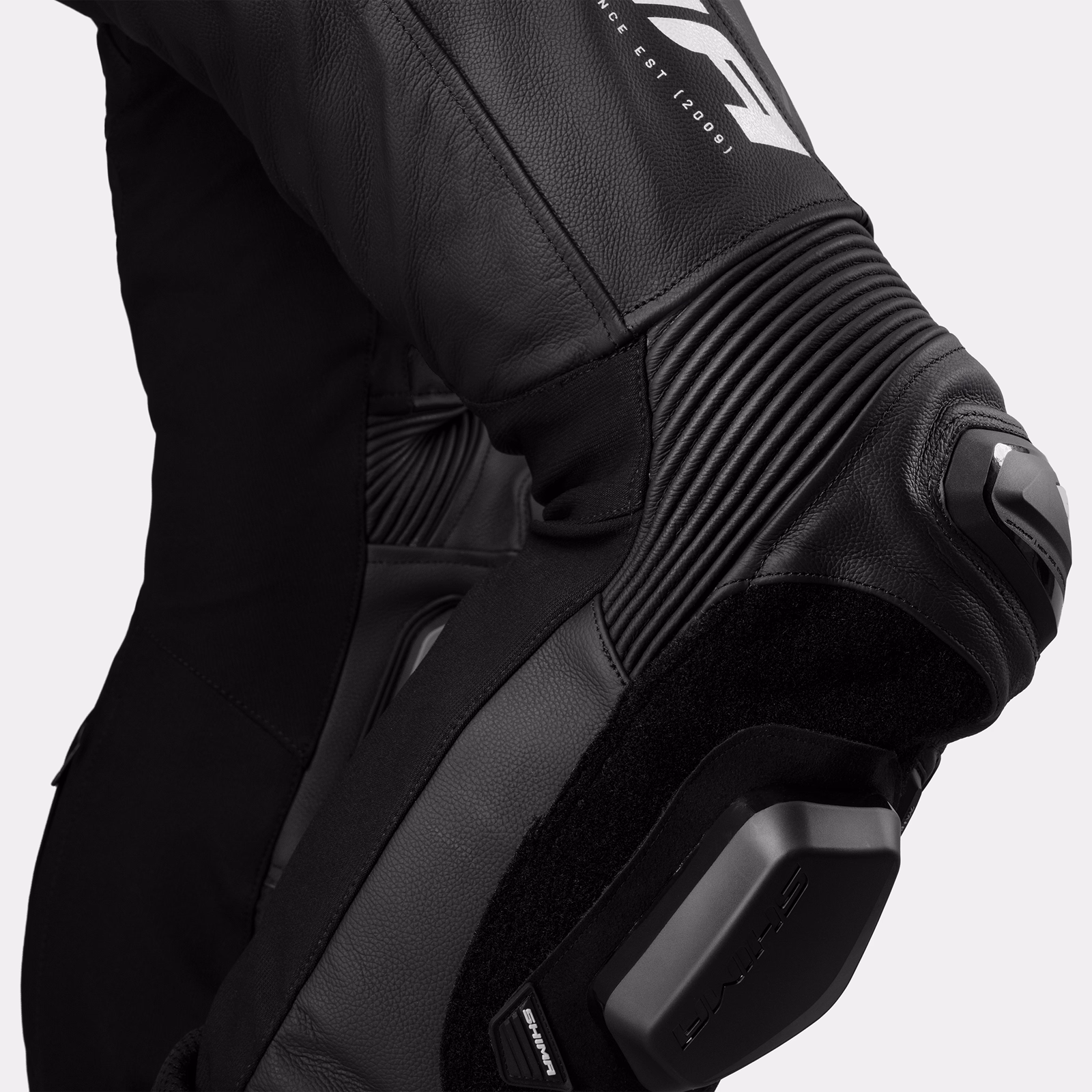 16_SHIMA_MISSION RS_SUIT_MEN_BLACK WHITE