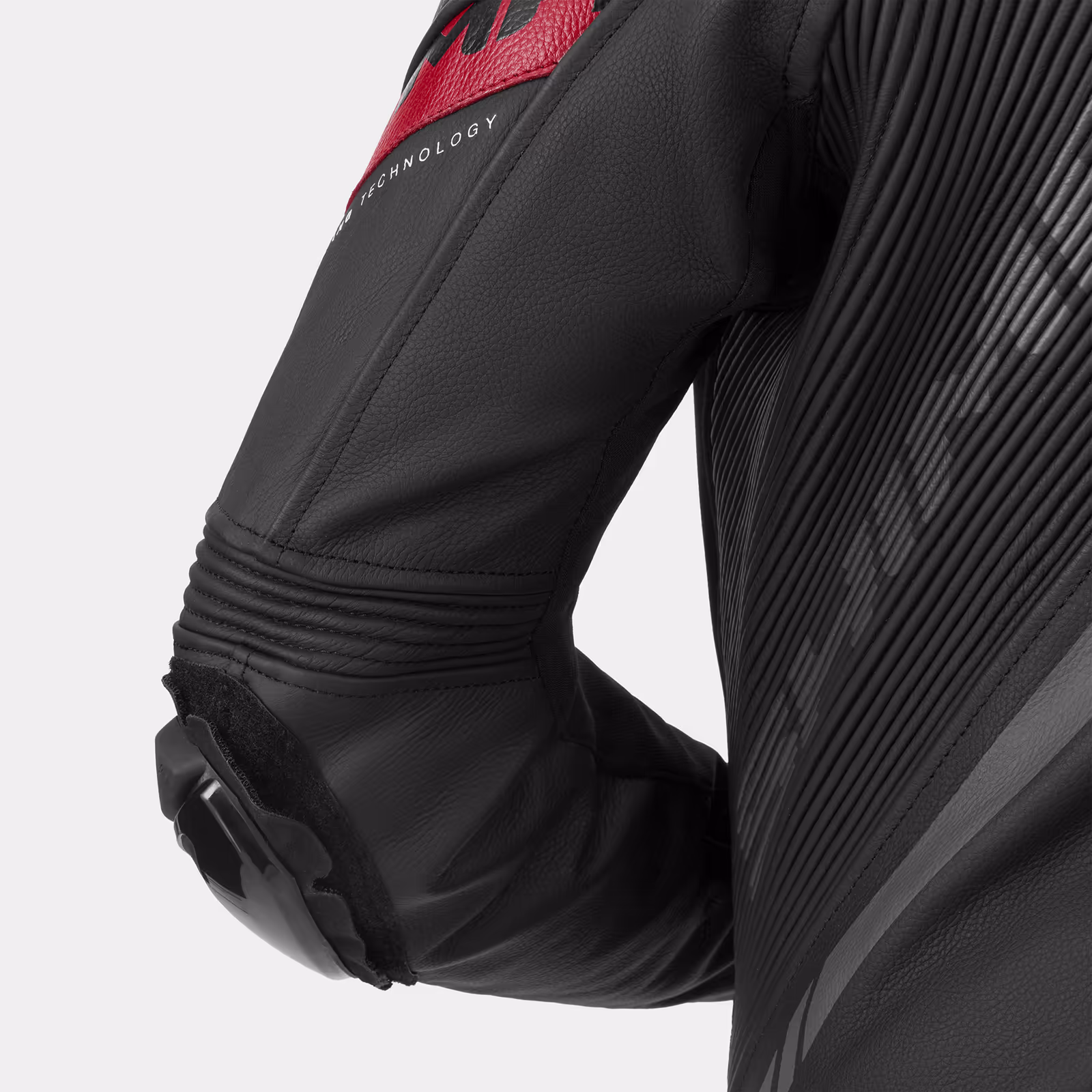 19_SHIMA_HYPER RS_SUIT_MEN_BLACK RED_2500x2500