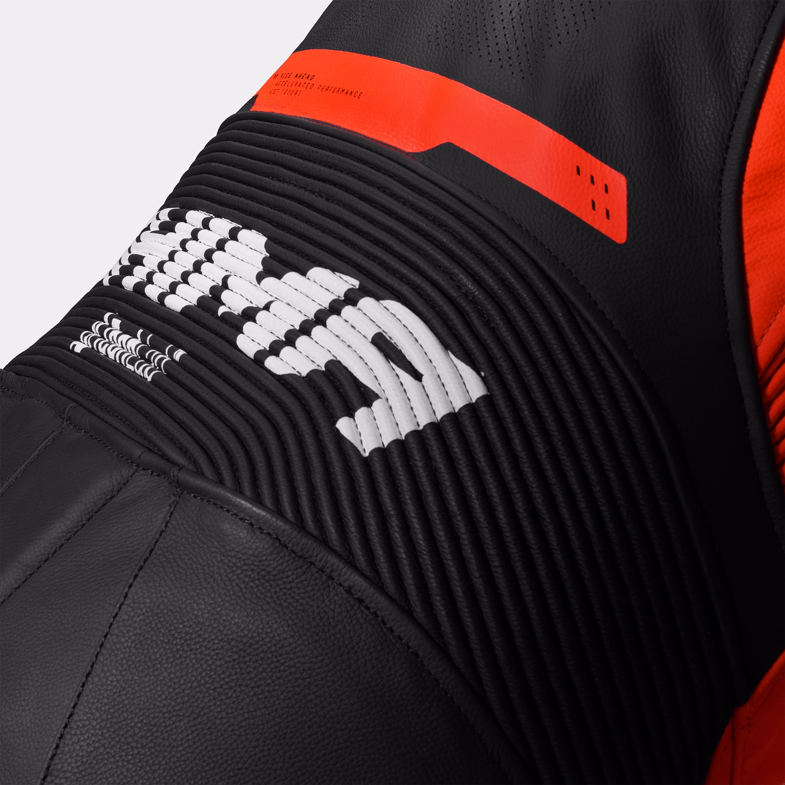19_SHIMA_MISSION RS_SUIT_MEN_BLACK RED