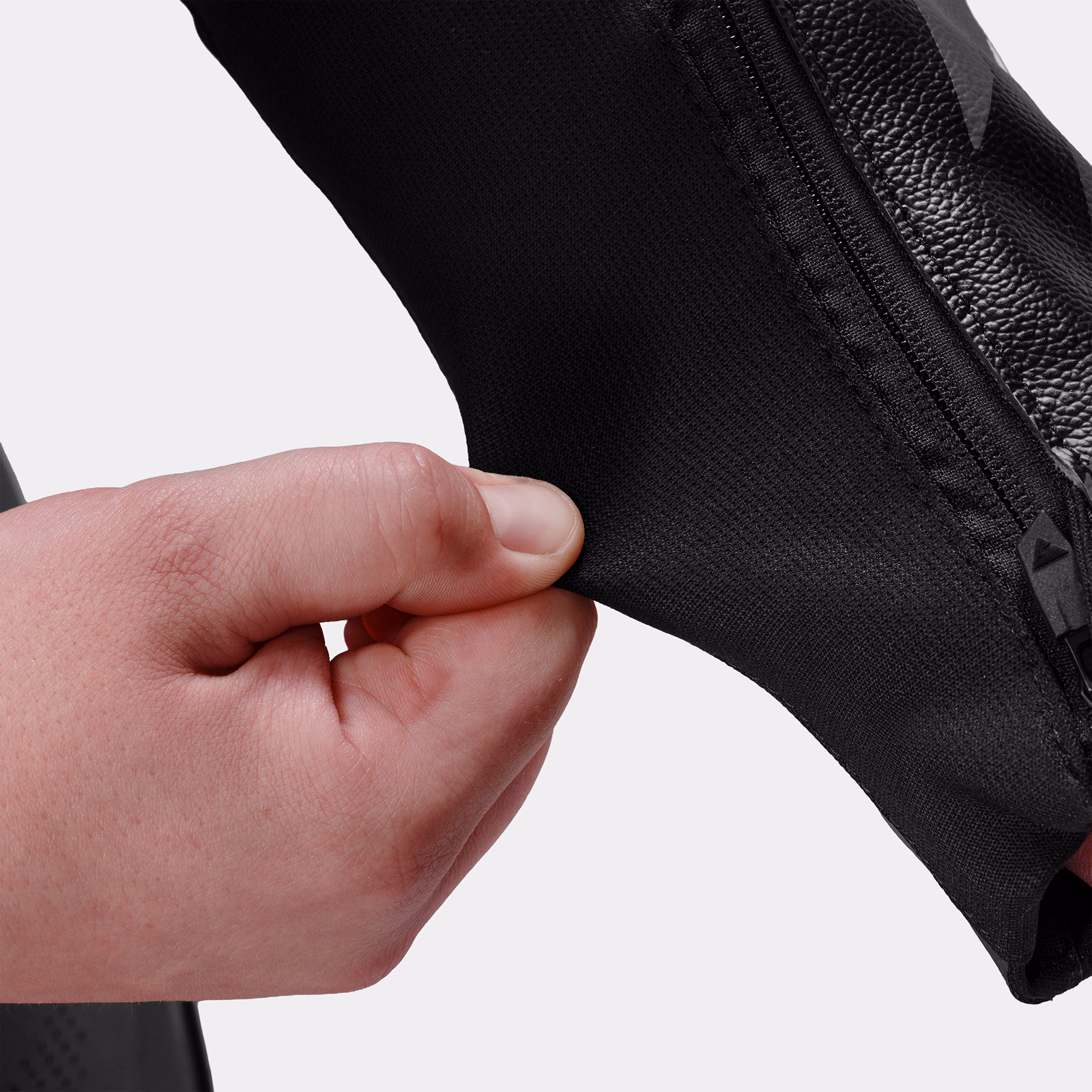 22_SHIMA_MISSION ST_MEN_SUIT_BLACK