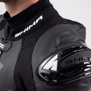 shima_HyperRS_Black_Red_1500x1500_08_Motorcycle_Suit